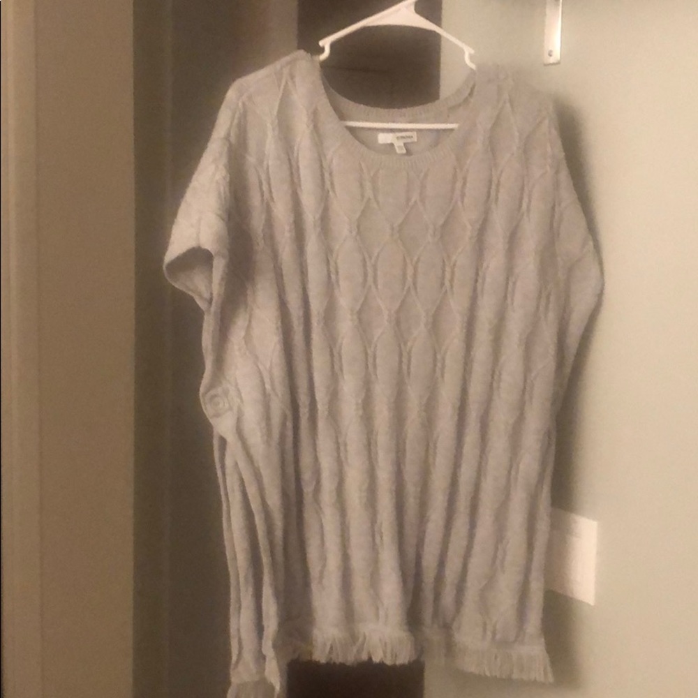 Sonoma shirt size S/M It’s like a sweater pancho.